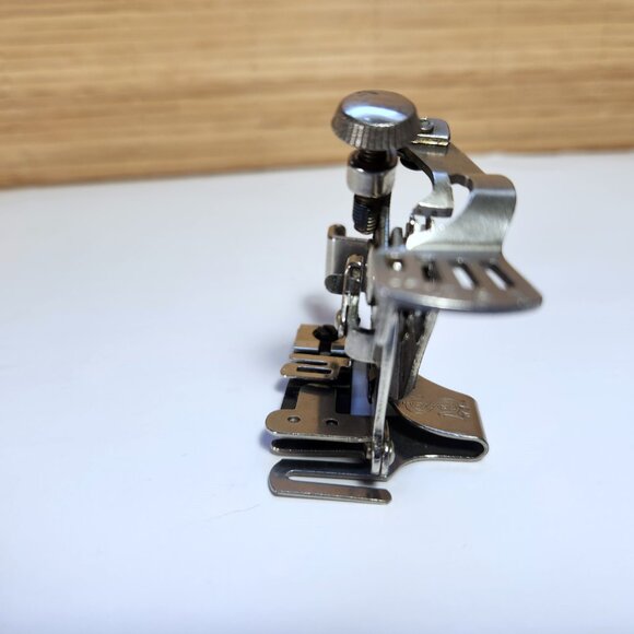 Singer Ruffler Foot Attachment 1261 For Singer Sewing Machine - Picture 6 of 7